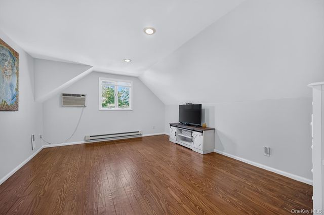 38 Oakwood Street, Greenlawn, NY 11740