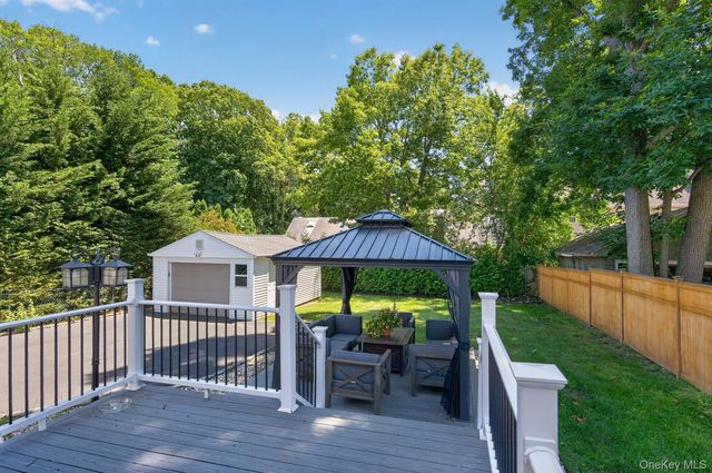 38 Oakwood Street, Greenlawn, NY 11740