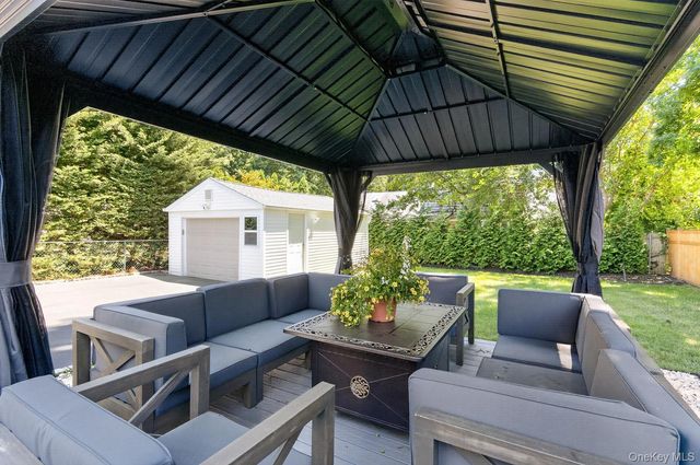 38 Oakwood Street, Greenlawn, NY 11740