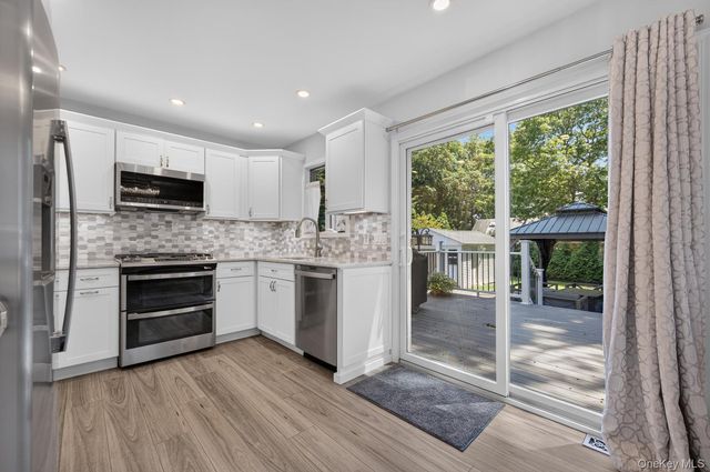 38 Oakwood Street, Greenlawn, NY 11740