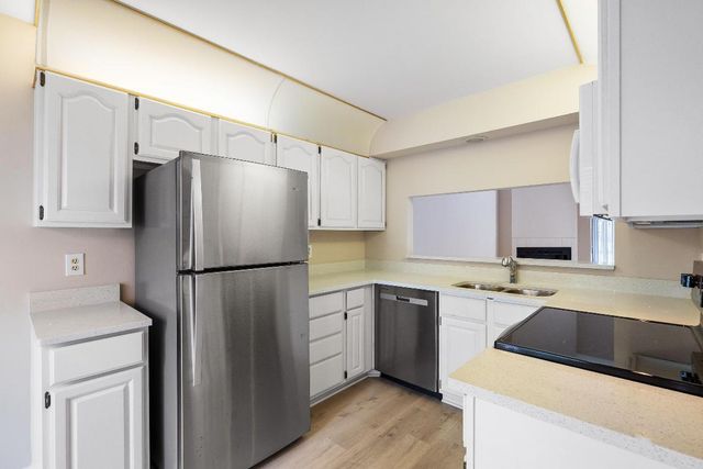 61 Edinburgh Drive, Palm Beach Gardens, FL 33418