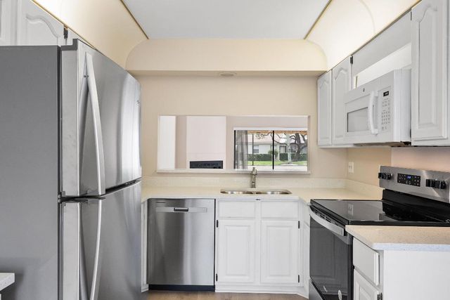 61 Edinburgh Drive, Palm Beach Gardens, FL 33418