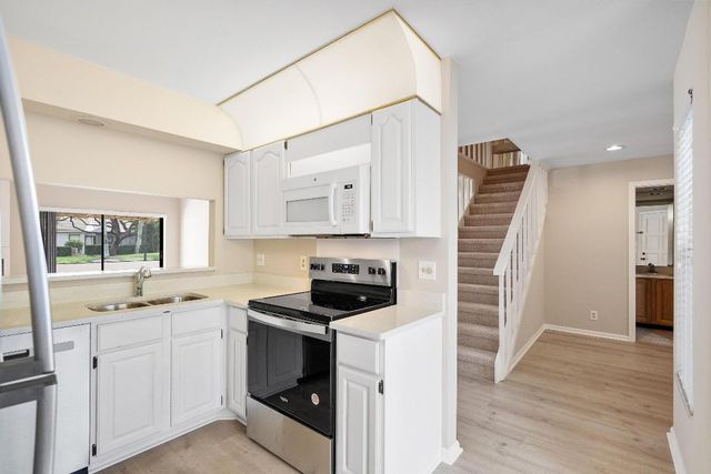 61 Edinburgh Drive, Palm Beach Gardens, FL 33418