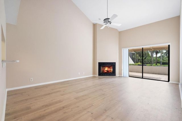 61 Edinburgh Drive, Palm Beach Gardens, FL 33418