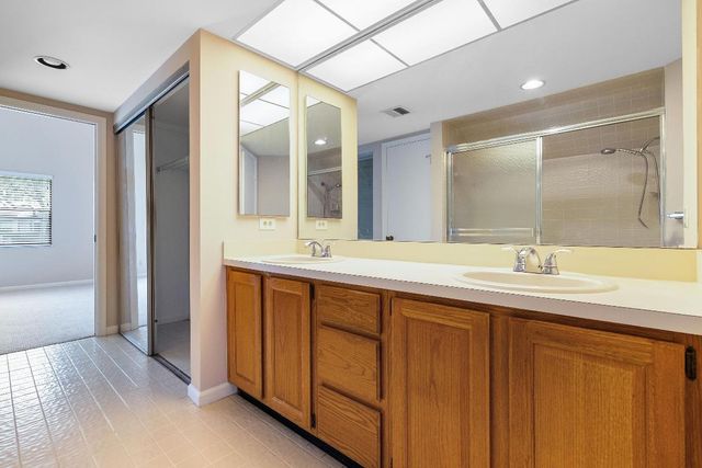 61 Edinburgh Drive, Palm Beach Gardens, FL 33418