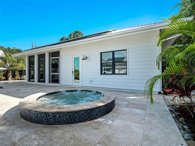 513 BALL STREET, New Smyrna Beach, FL 32168