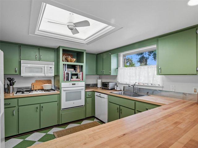 513 BALL STREET, New Smyrna Beach, FL 32168