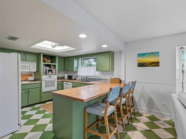 513 BALL STREET, New Smyrna Beach, FL 32168