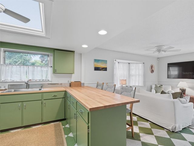 513 BALL STREET, New Smyrna Beach, FL 32168