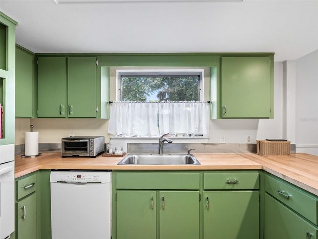 513 BALL STREET, New Smyrna Beach, FL 32168