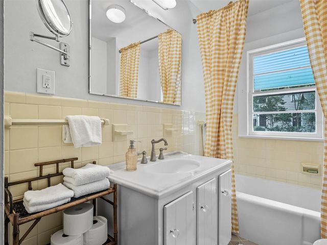 513 BALL STREET, New Smyrna Beach, FL 32168
