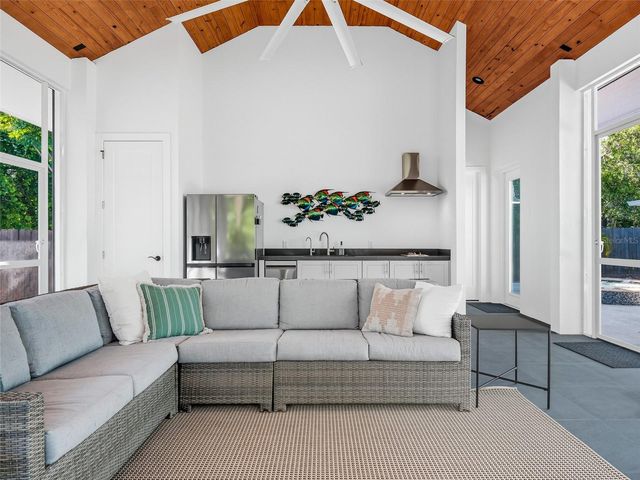 513 BALL STREET, New Smyrna Beach, FL 32168