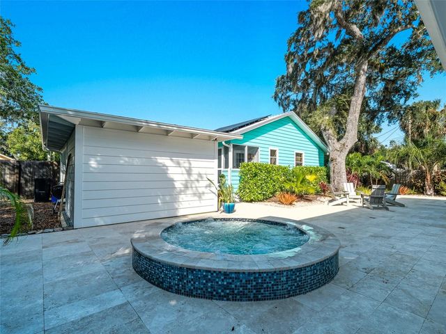 513 BALL STREET, New Smyrna Beach, FL 32168