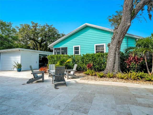 513 BALL STREET, New Smyrna Beach, FL 32168