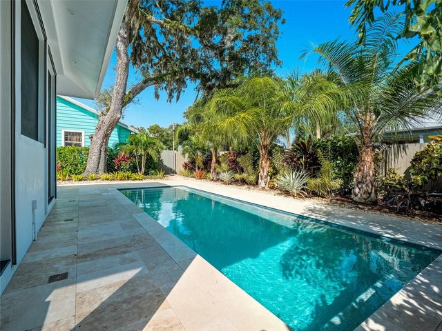 513 BALL STREET, New Smyrna Beach, FL 32168