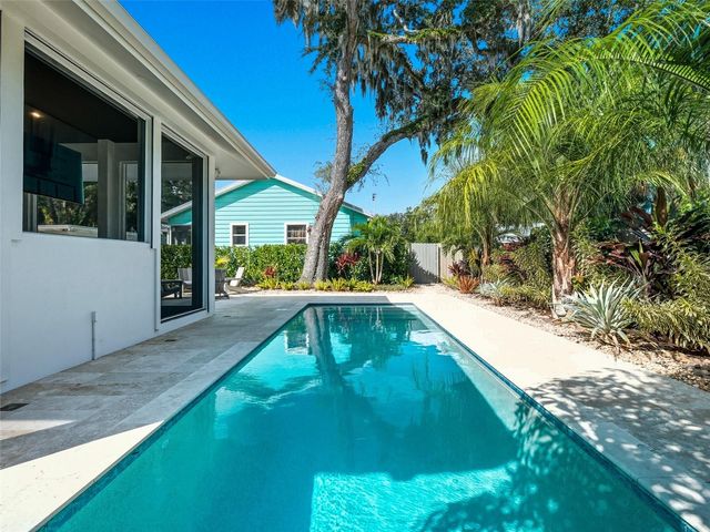 513 BALL STREET, New Smyrna Beach, FL 32168