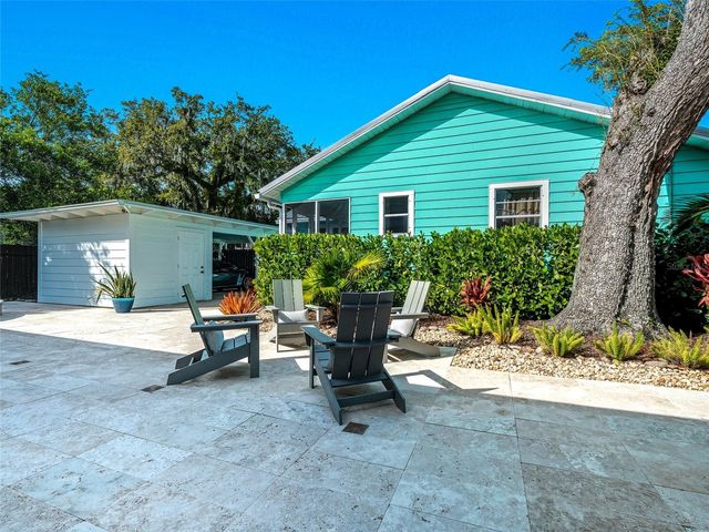 513 BALL STREET, New Smyrna Beach, FL 32168