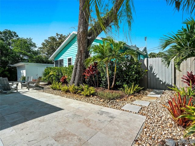 513 BALL STREET, New Smyrna Beach, FL 32168