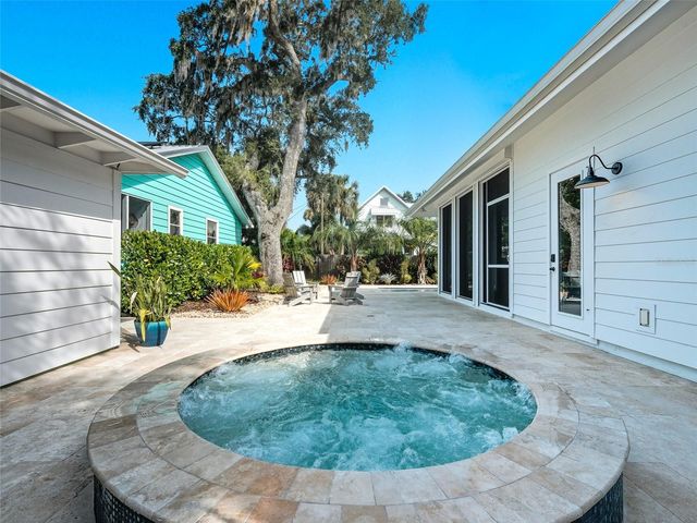 513 BALL STREET, New Smyrna Beach, FL 32168