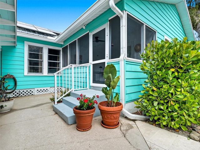 513 BALL STREET, New Smyrna Beach, FL 32168