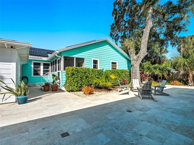 513 BALL STREET, New Smyrna Beach, FL 32168
