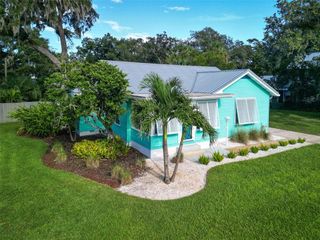 513 BALL STREET, New Smyrna Beach, FL 32168