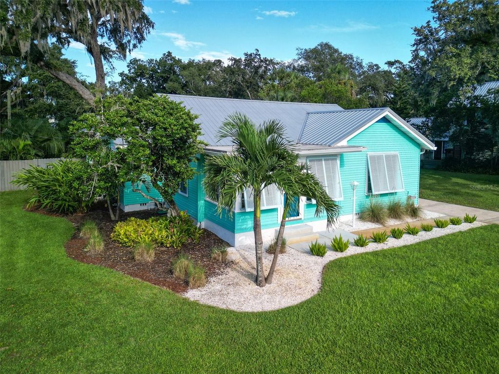 513 BALL STREET, New Smyrna Beach, FL 32168