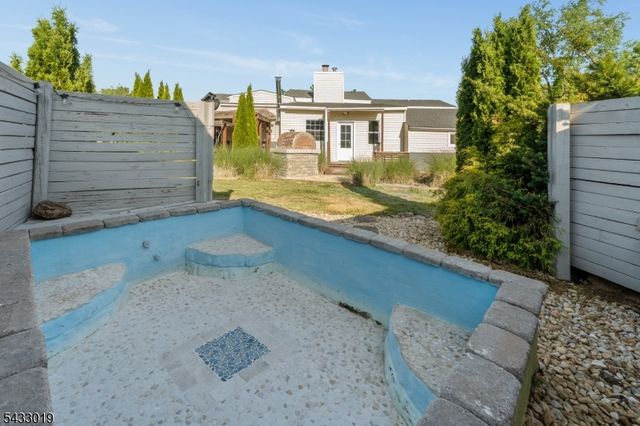 19 Columbus Cir, Mansfield Twp., NJ 07865
