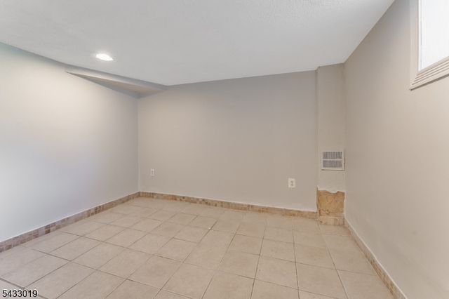 19 Columbus Cir, Mansfield Twp., NJ 07865
