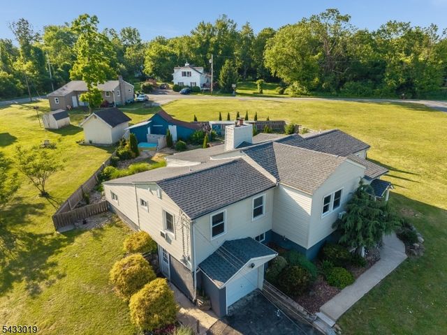 19 Columbus Cir, Mansfield Twp., NJ 07865
