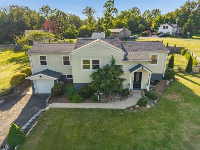 19 Columbus Cir, Mansfield Twp., NJ 07865