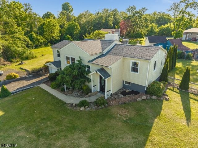 19 Columbus Cir, Mansfield Twp., NJ 07865