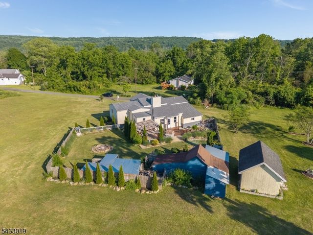 19 Columbus Cir, Mansfield Twp., NJ 07865