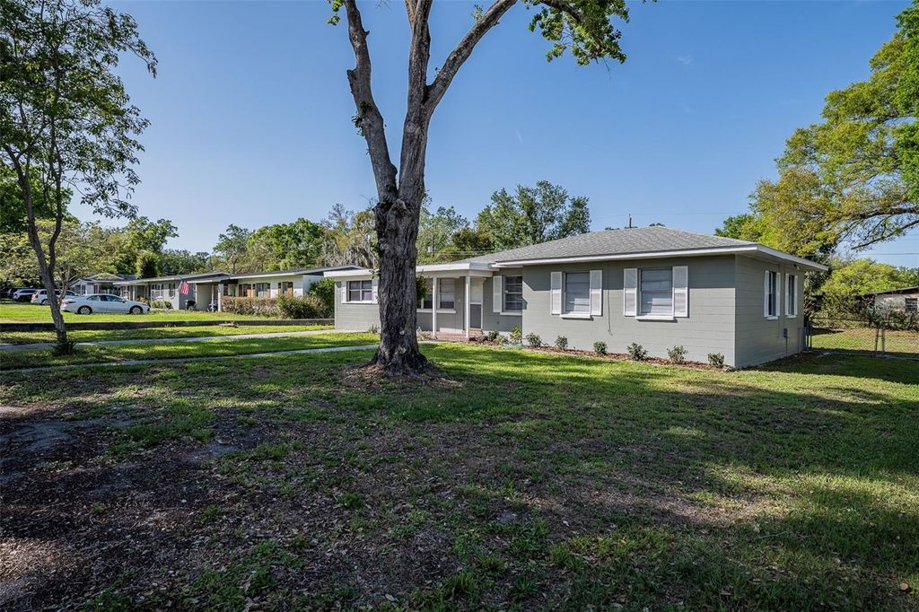 Image 2 of property listing at 510 CAROLYN DRIVE, Lakeland, FL 33803