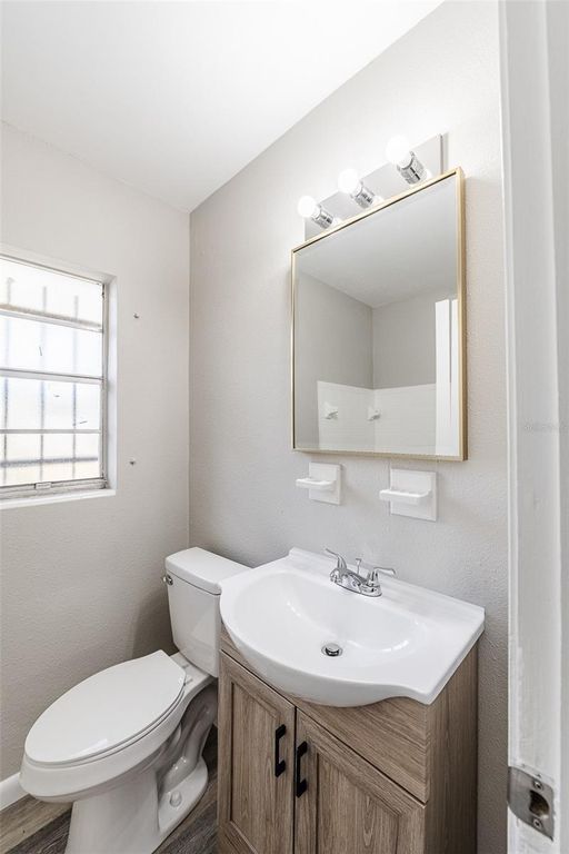 Image 18 of property listing at 510 CAROLYN DRIVE, Lakeland, FL 33803