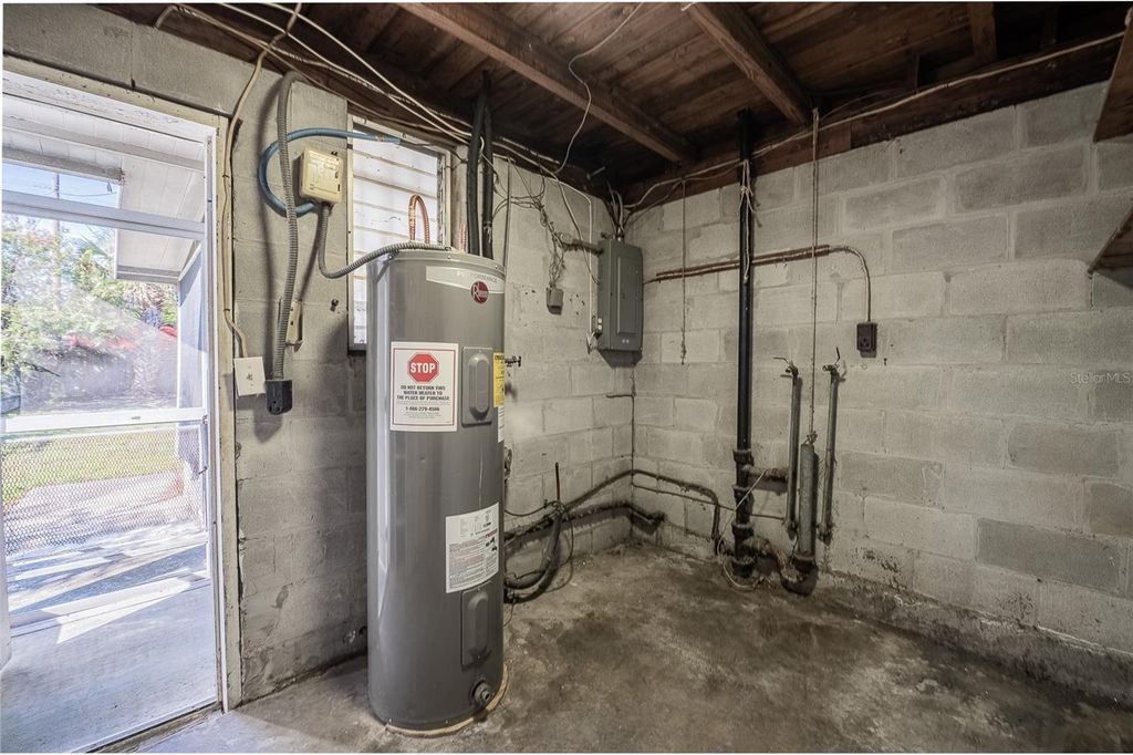 Image 28 of property listing at 510 CAROLYN DRIVE, Lakeland, FL 33803