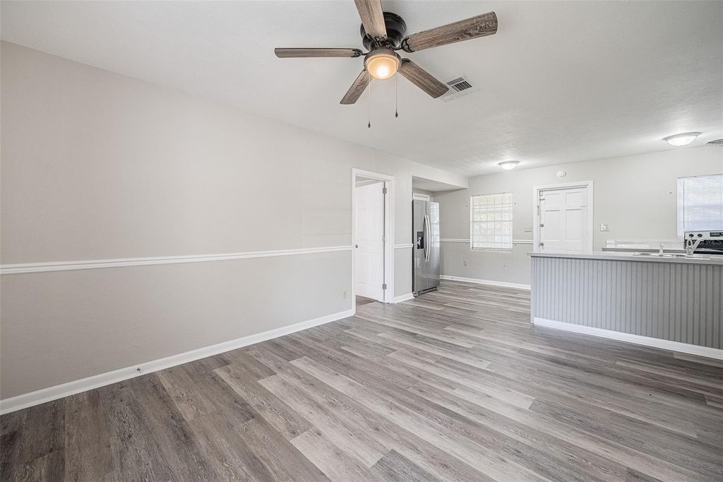 Image 6 of property listing at 510 CAROLYN DRIVE, Lakeland, FL 33803