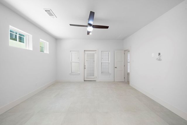 1015 W 24th Street B, Houston, TX 77008