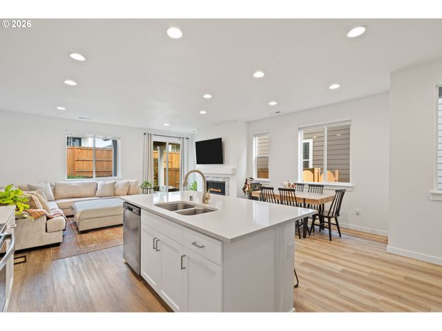 3018 N PIONEER CANYON Dr, Ridgefield, WA 98642