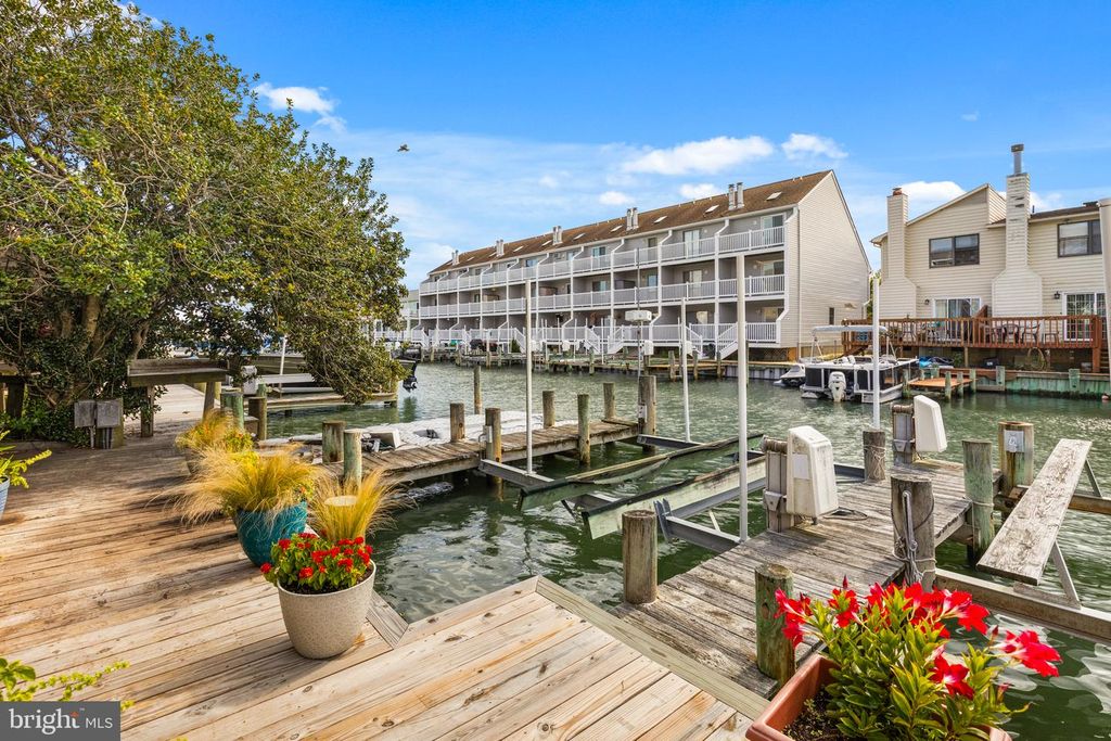 Image 21 of property listing at 617-B BAYSHORE CT #UNIT B, Ocean City, MD 21842