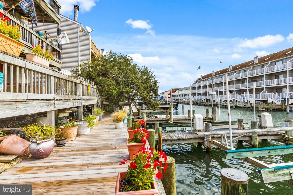 Image 22 of property listing at 617-B BAYSHORE CT #UNIT B, Ocean City, MD 21842
