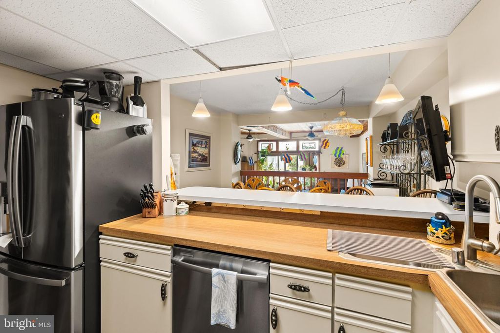 Image 25 of property listing at 617-B BAYSHORE CT #UNIT B, Ocean City, MD 21842