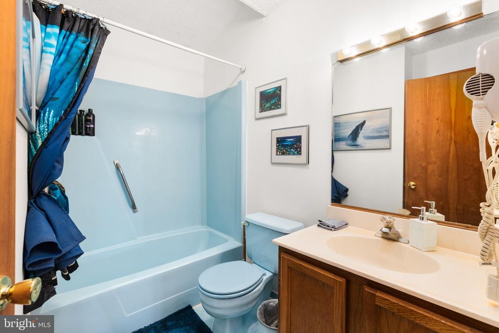Image 27 of property listing at 617-B BAYSHORE CT #UNIT B, Ocean City, MD 21842