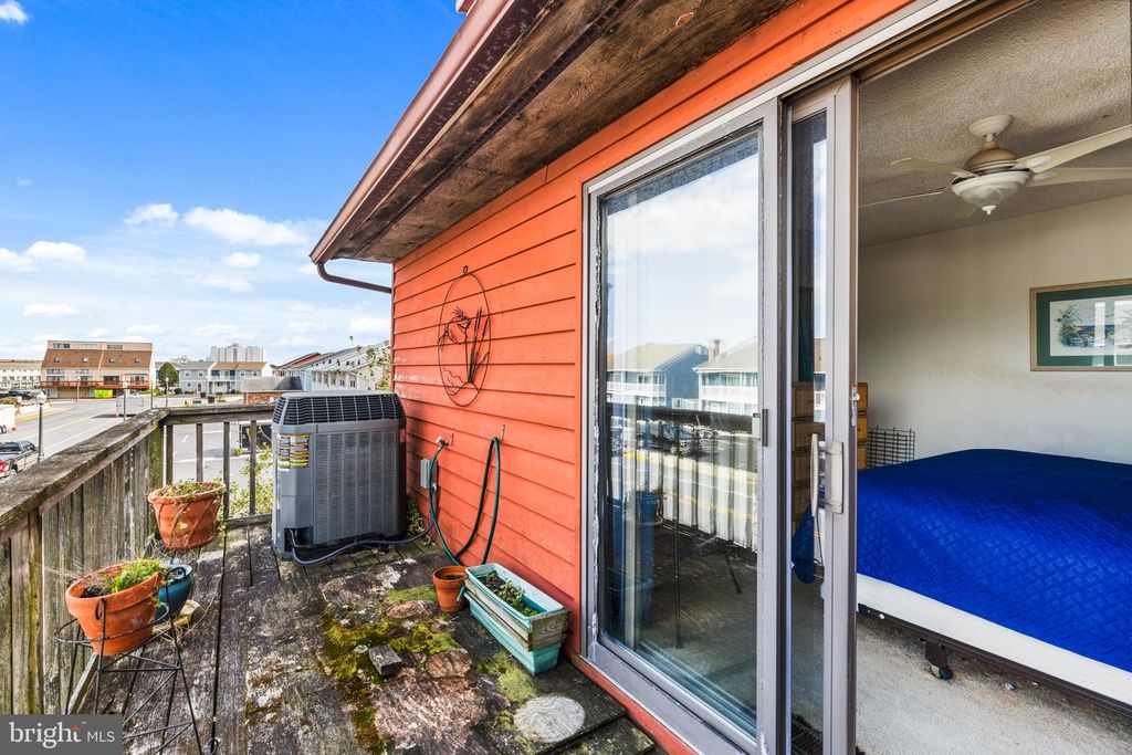Image 30 of property listing at 617-B BAYSHORE CT #UNIT B, Ocean City, MD 21842