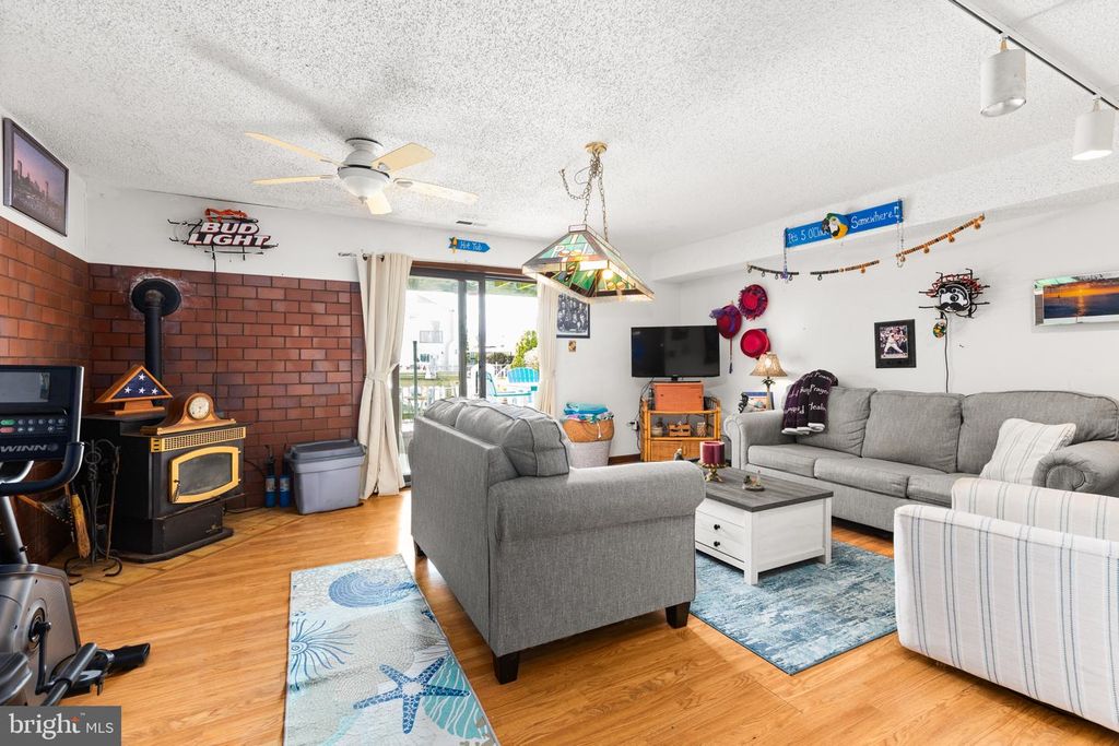 Image 31 of property listing at 617-B BAYSHORE CT #UNIT B, Ocean City, MD 21842
