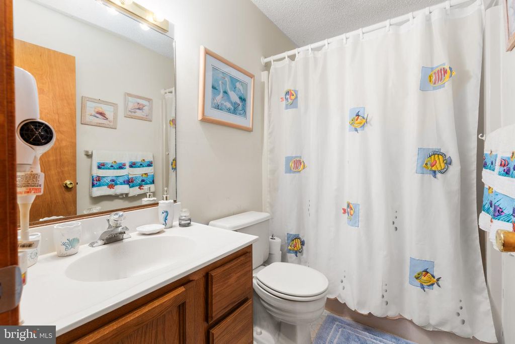 Image 36 of property listing at 617-B BAYSHORE CT #UNIT B, Ocean City, MD 21842