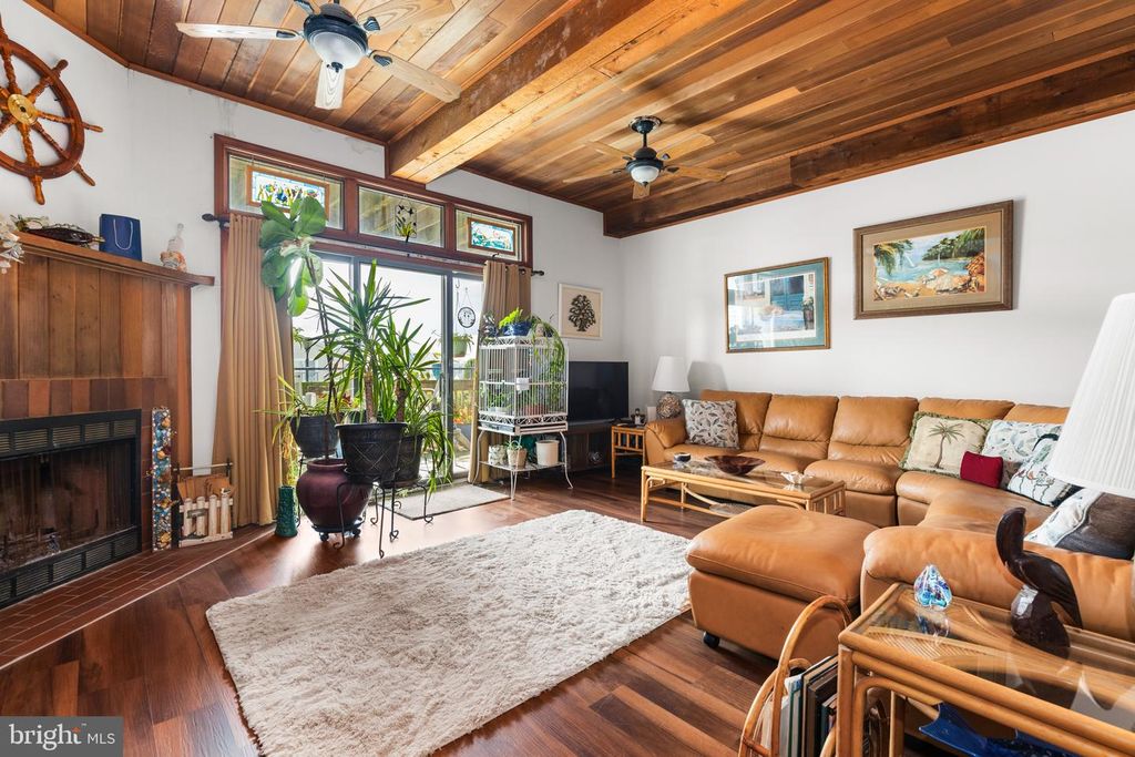 Image 5 of property listing at 617-B BAYSHORE CT #UNIT B, Ocean City, MD 21842