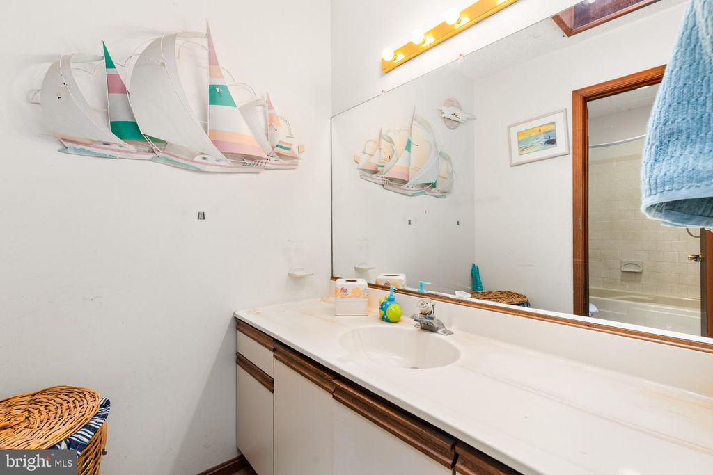 Image 42 of property listing at 617-B BAYSHORE CT #UNIT B, Ocean City, MD 21842