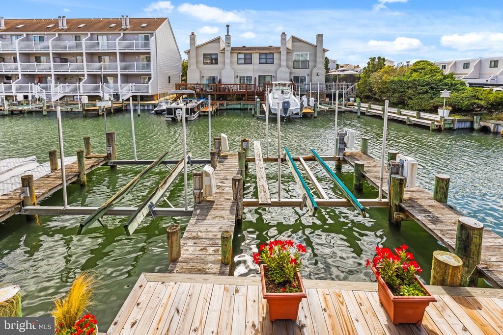 Image 6 of property listing at 617-B BAYSHORE CT #UNIT B, Ocean City, MD 21842