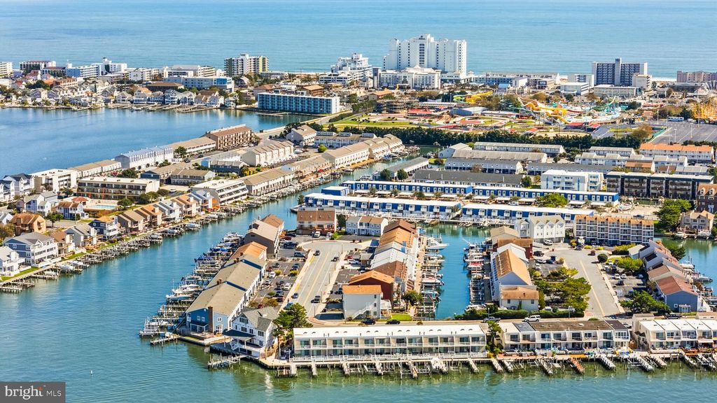 Image 65 of property listing at 617-B BAYSHORE CT #UNIT B, Ocean City, MD 21842